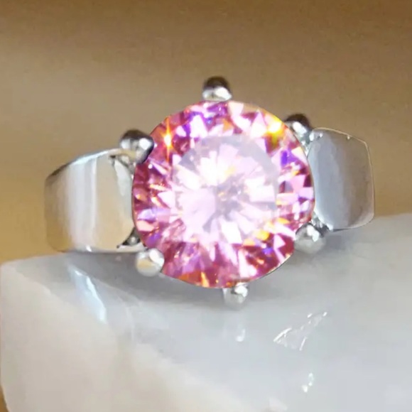 Glamorous Pink Topaz, Lab created, Cubic Zirconia Silver Luxury Ring Size 7 - Picture 1 of 5